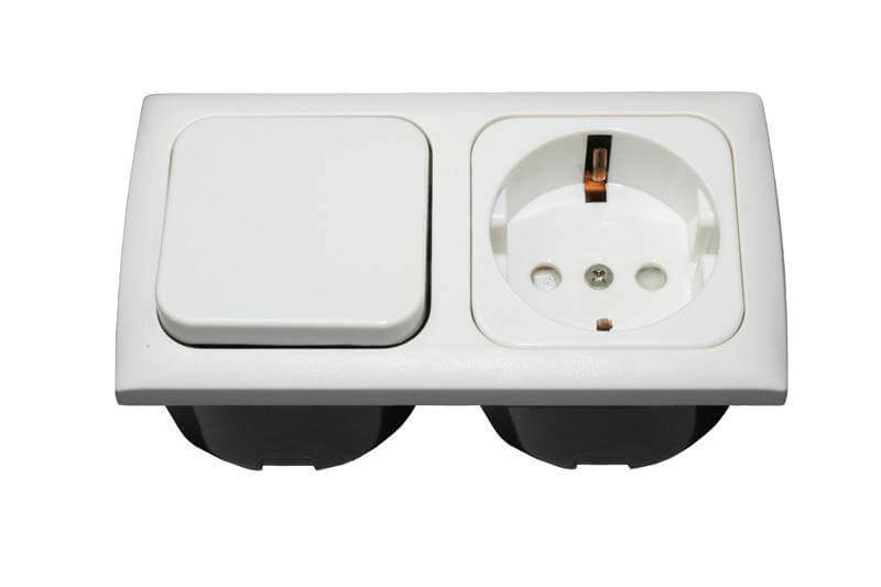 C-Line interrupteur simple et prise de courant Schuko 230V avec Opal cadre double blanc - emballé